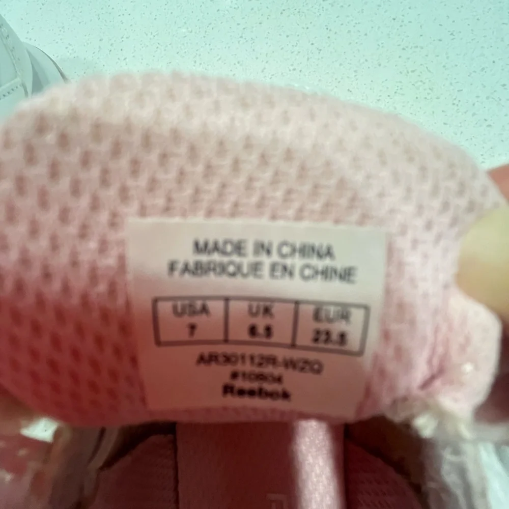 Reebok Girls Toddler White and Pink Sneakers. Size 7. NWOT. Great Condition. - Picture 7 of 8